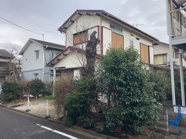 東京都練馬区東大泉の木造2階建て家屋解体工事前の様子です。